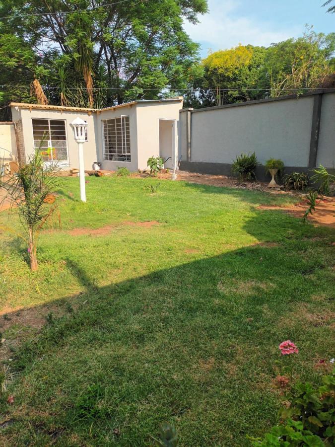 Bertha'S Place Apartment Pretoria-Noord Exterior foto
